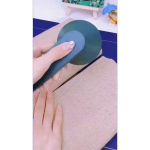 Close-up of stainless mesh shaving head